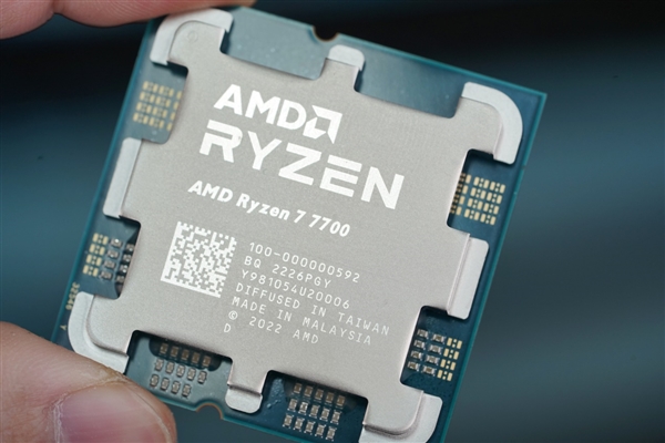 AMD三颗新U齐发！锐龙9 7900、锐龙7 7700、锐龙5 7600图赏